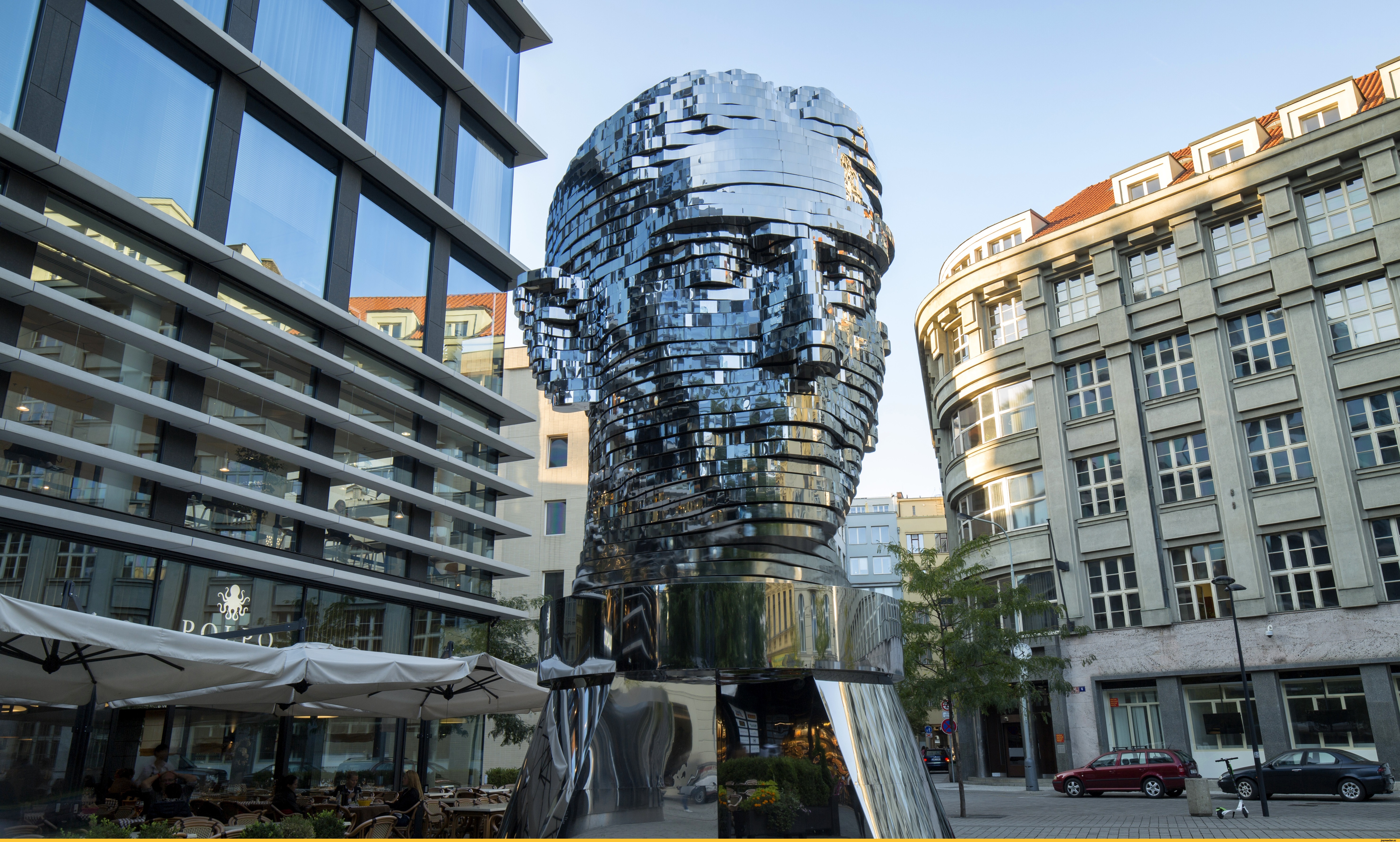 Памятник Ф. Кафке «Вращающаяся голова»