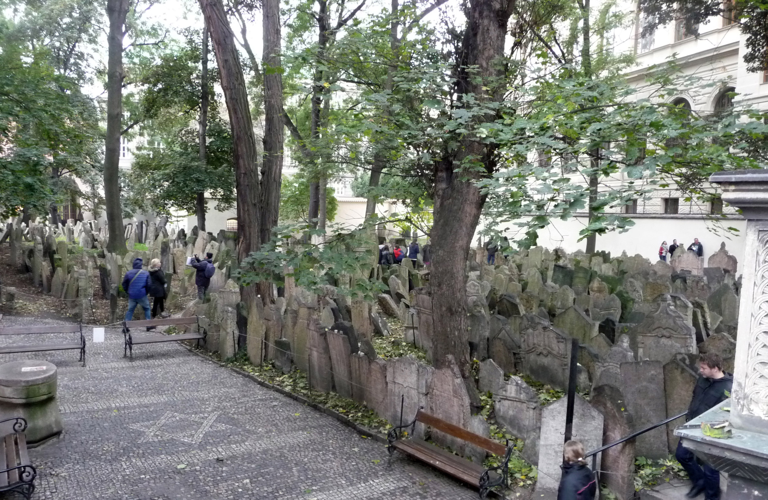 Прага, старое еврейское кладбище