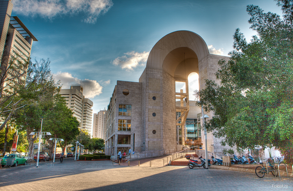   Израильское министерство туризма  — Центр сценических искусств в Тель Авиве